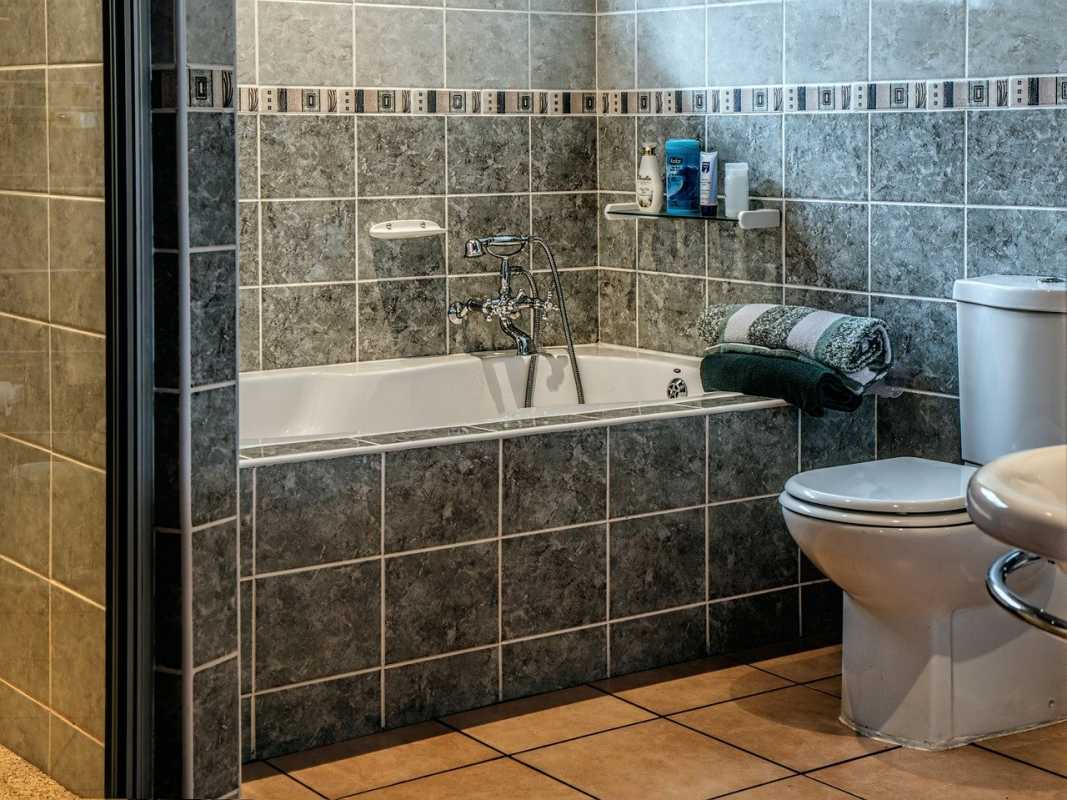 Układanie płytek ceramicznych – najczęściej popełniane błędy